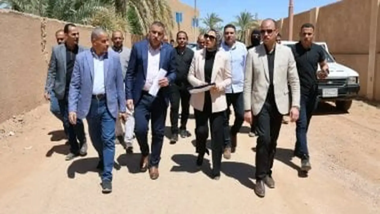 محافظ الوادي الجديد يتفقد المواقع المقترحة لإنشاء مكتبة مصر العامة الجديدة